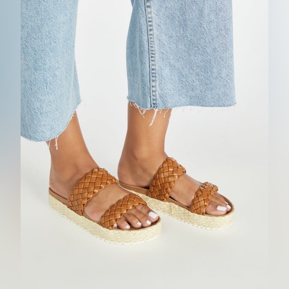 JustFab sandals, size 9.5, colour camel.